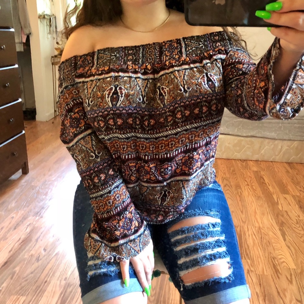 Printed off the shoulder top !